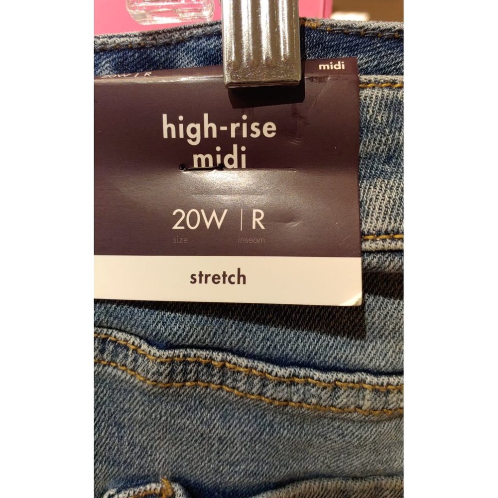 Ava & Viv Women Plus Size Destructed Midi Jean Shorts--Medium Wash - Picture 6 of 9